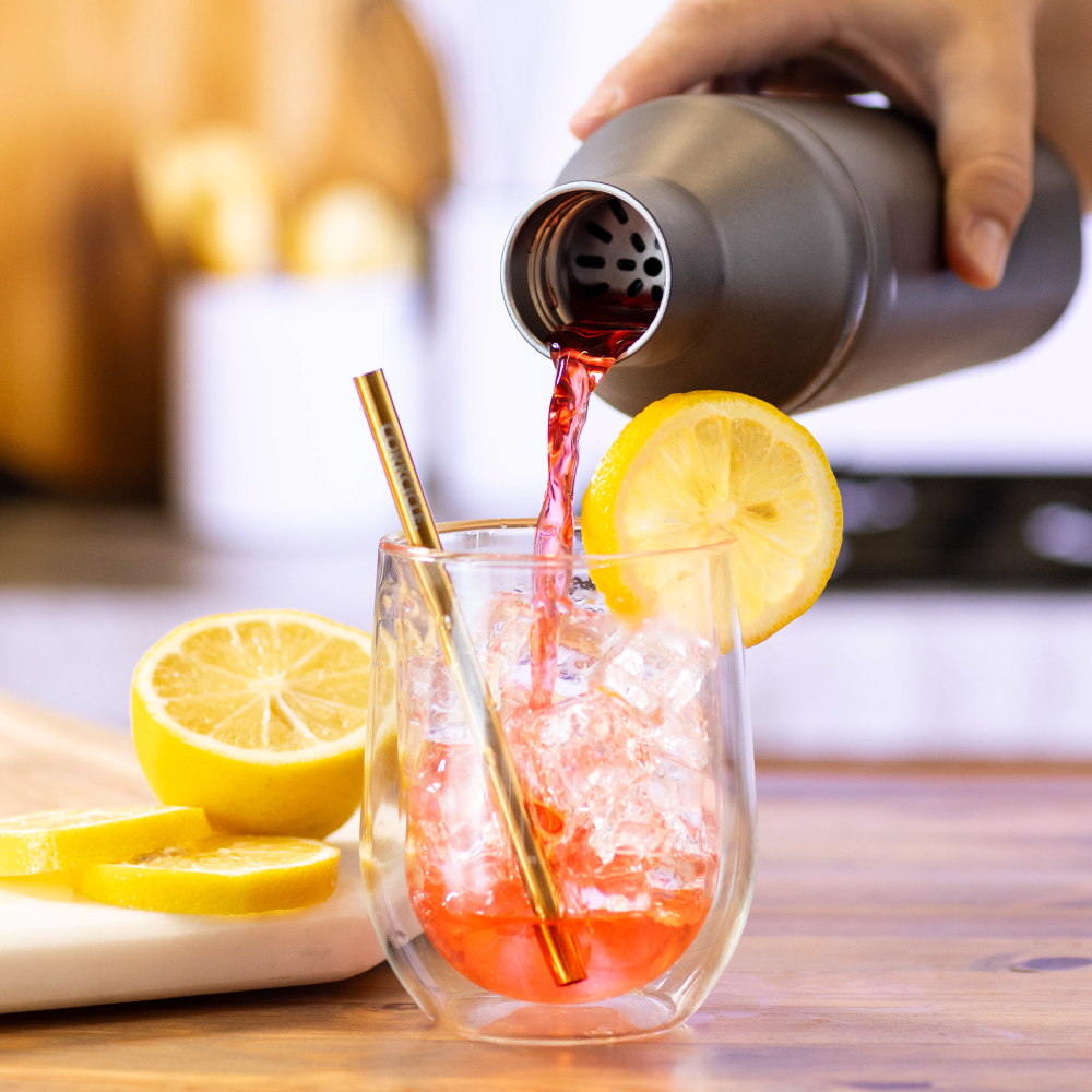cocktail-shaker-lid-v8 Cocktail_Shaker_lifestyle_1_0f873eef-26b9-477a-b301-4dde25c00201.png