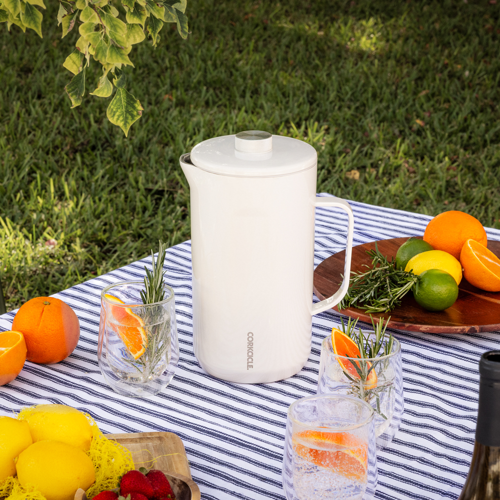 pitcher-t9 OatmilkPitcher_Lifestyle.png